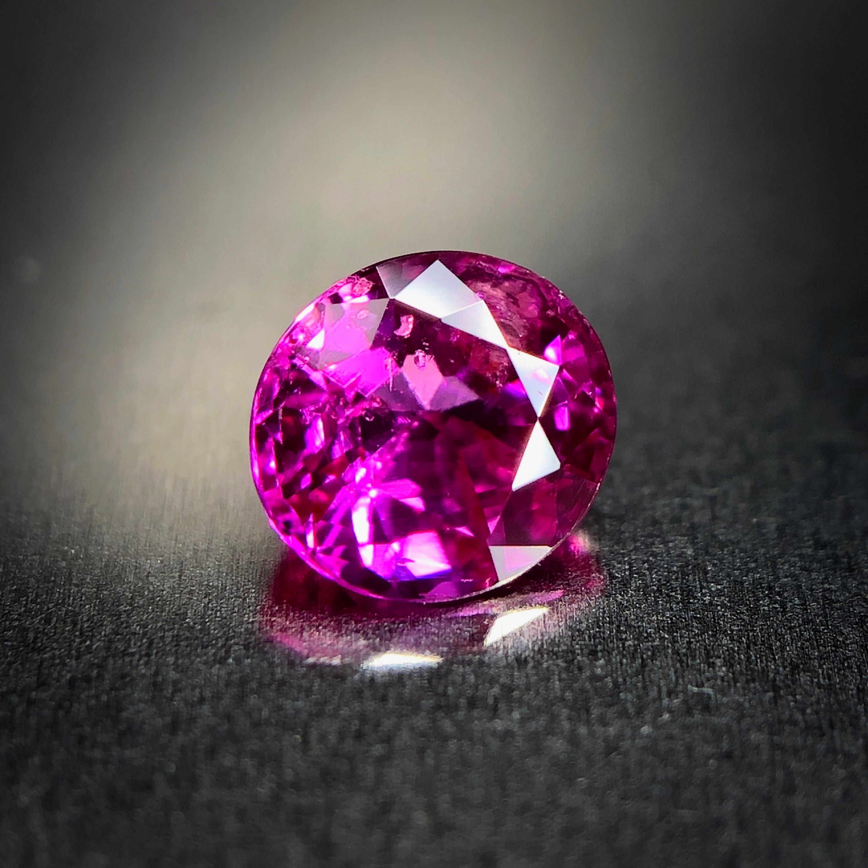 脳裏に焼きつくホットピンク 0.48ctUP 天然 非加熱 ピンクサファイア ルース | Frederick’s Gems&Jewelry  powered by BASE