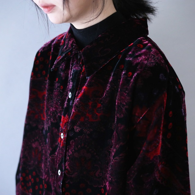 arabesque pattern over silhouette special velours shirt