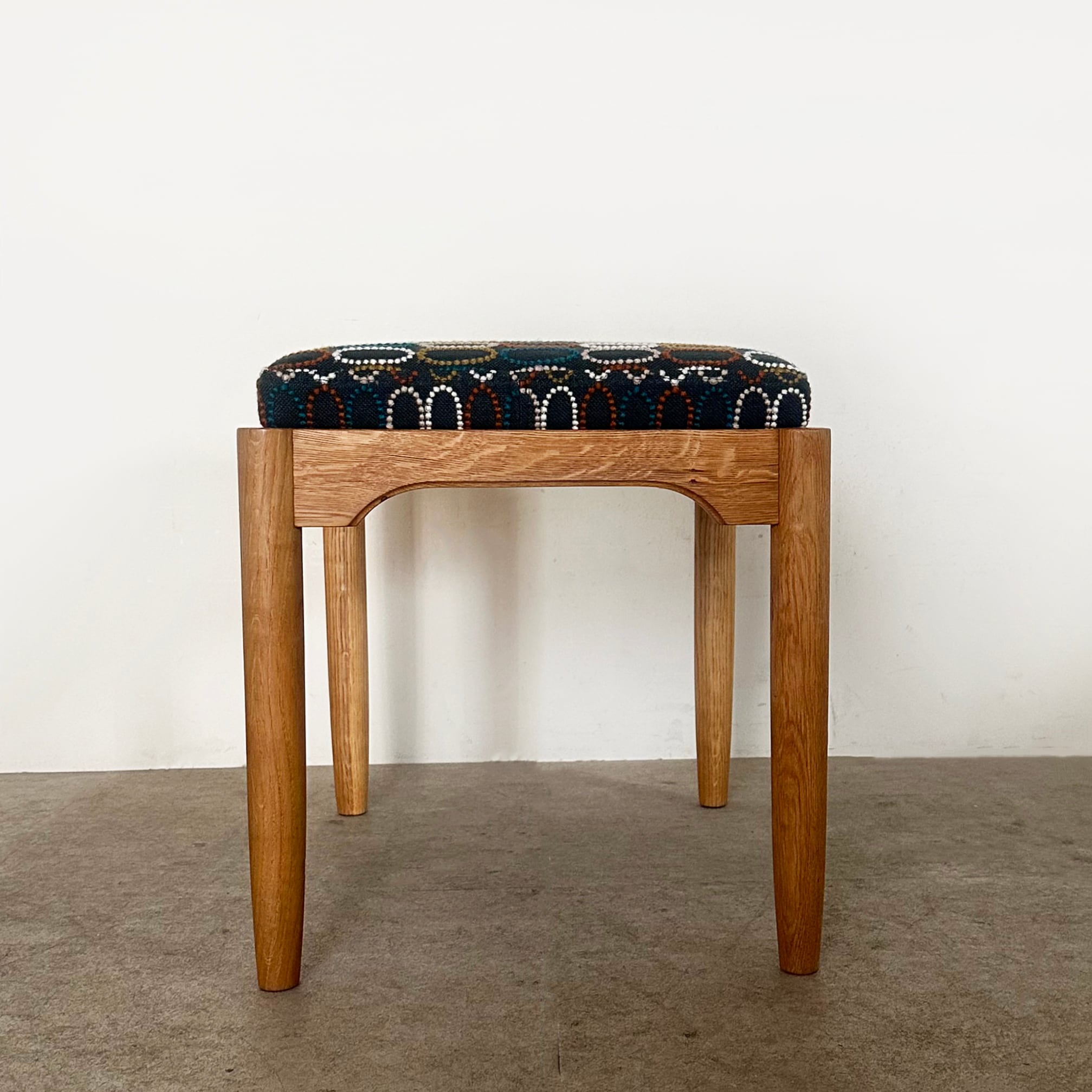 Foot stool with minä perhonen tarte / CH117 | situraeru