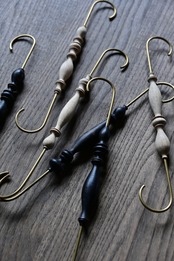 古橋治人作　S字フック オイル仕上げ［2104920000022］ |  S-Hook – Oil Finish by Haruto Furuhashi