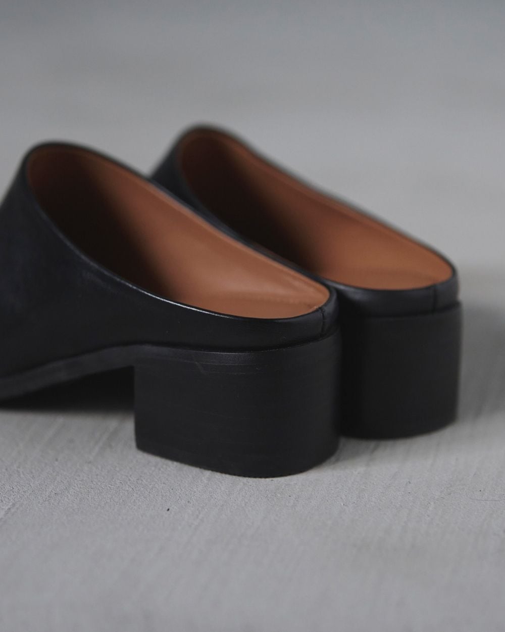 anuke 】Ecoleather Heel Slip-ons | valance 福井｜レディース
