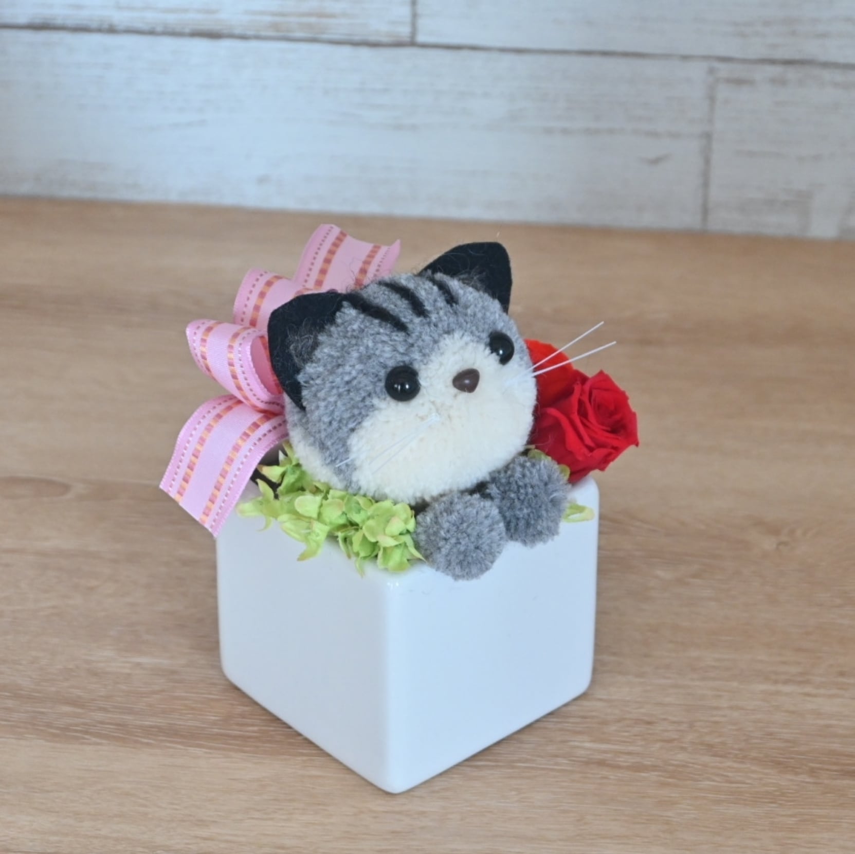 保護猫ファミリー クレイフラワー ブーケ型アレンジメント5点 もこペット【グレーの猫】プリザーブドフラワー 猫 動物 誕生日 母の日