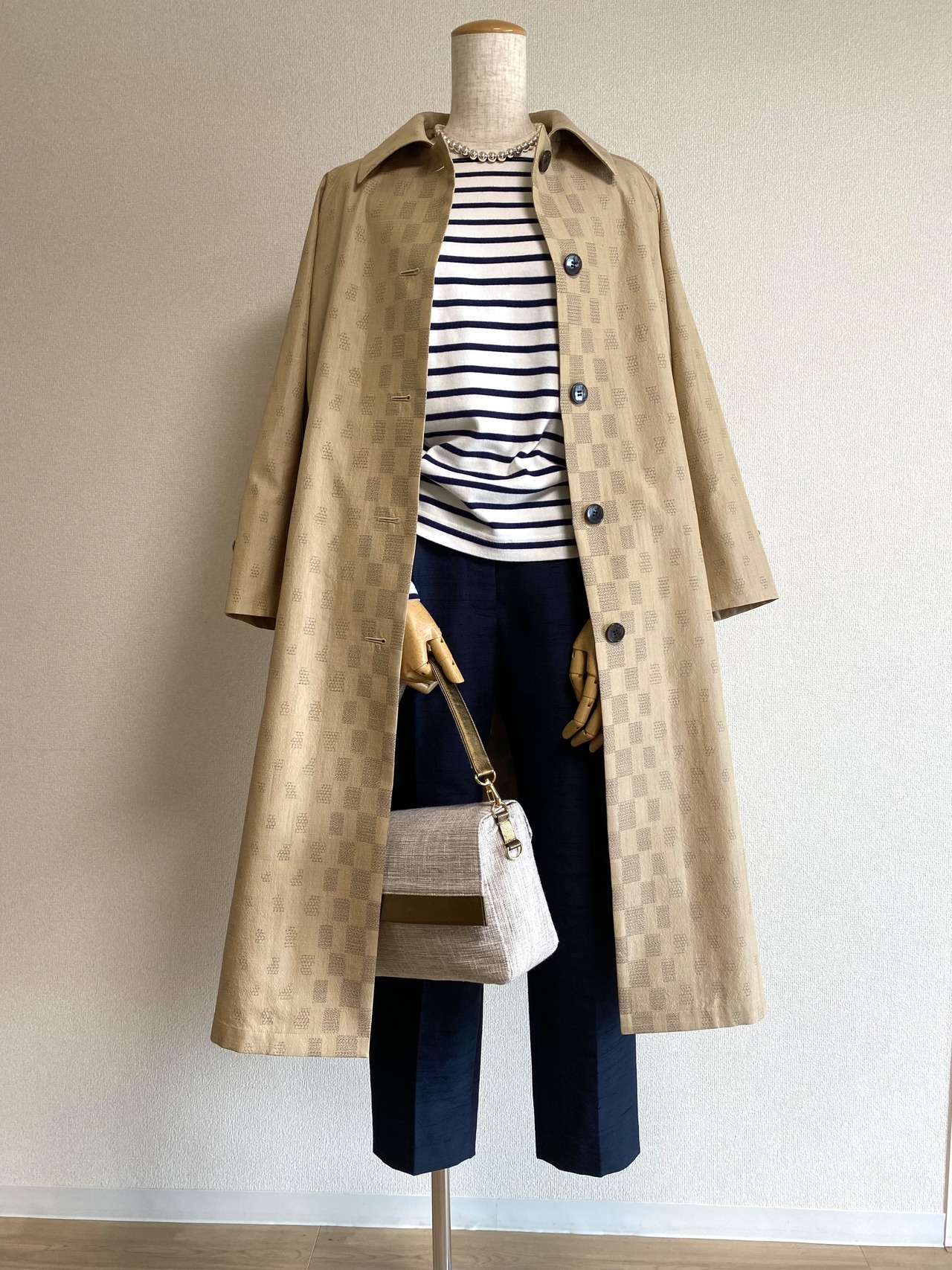 28　市松グラデーショントレンチコート