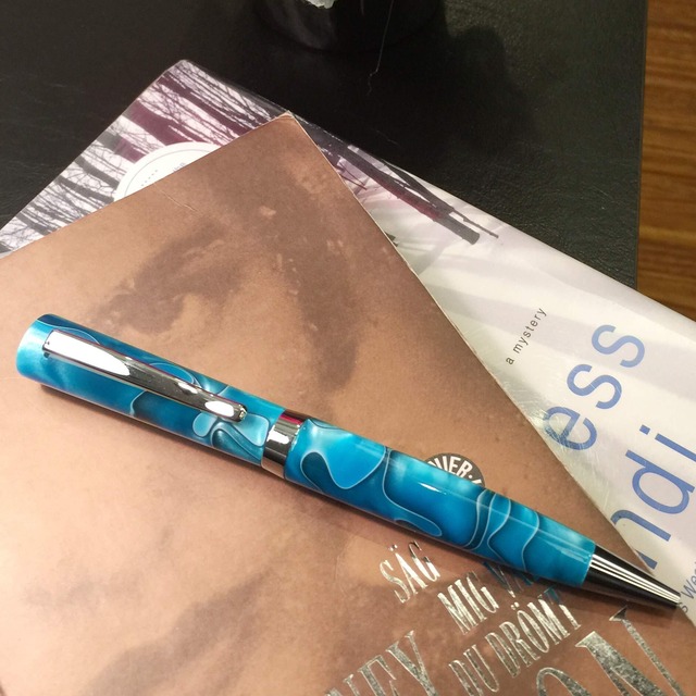 【在庫処分】LACHIEVA LUX 高級筆記具 ブルーアクリル製ボールペンギフトセット男性や女性への贅沢なギフト。書くための素敵なペンセットです。