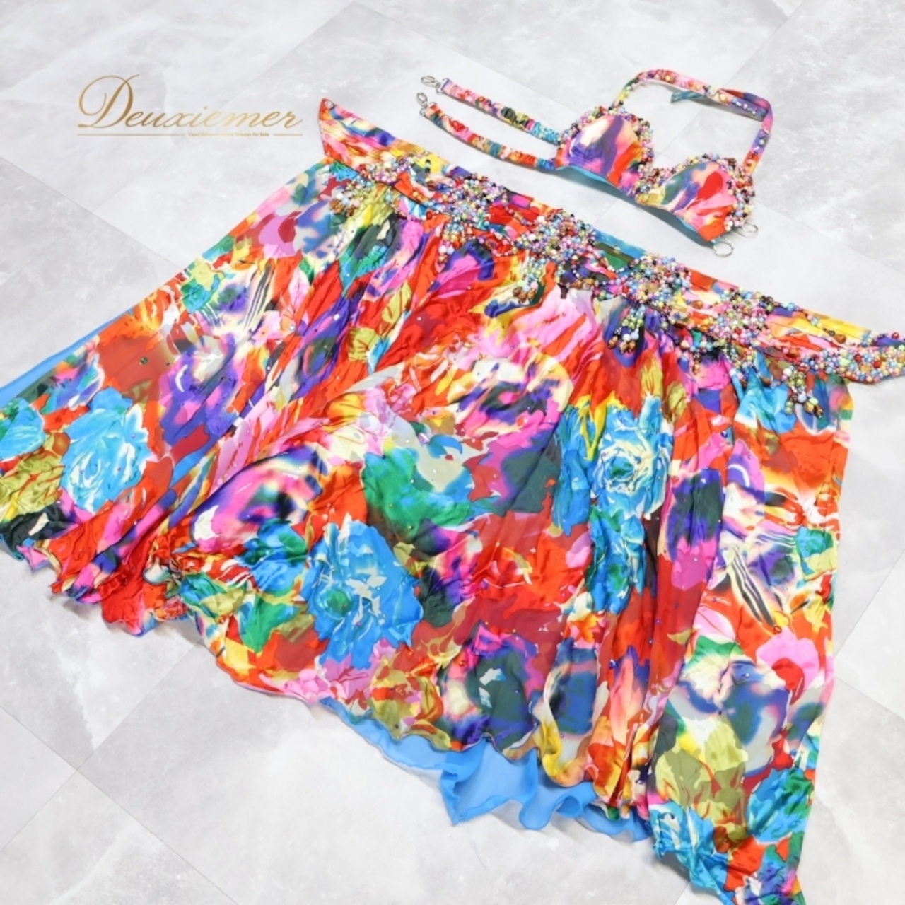 ベリーダンス オリエンタル衣装 上下セット レッド系 NASER ABBAS カラフル ラインストーン ビーズ フリンジ 赤 青 紫 黄 トップス スカート 巻きスカート ポップ 鮮やか 華やか ブルー系 ピンク系 ホワイト系 イエロー系 パープル系