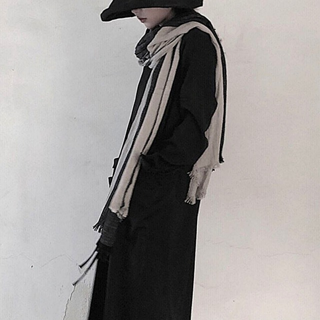 Monochrome fringe crinkle shawl C0126