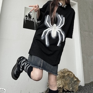 もこもこスパイダーシルエットグラフィックTシャツ（lli_2714）