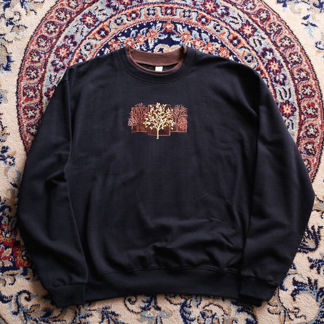 tree and square patch embroidery design loose sweat
