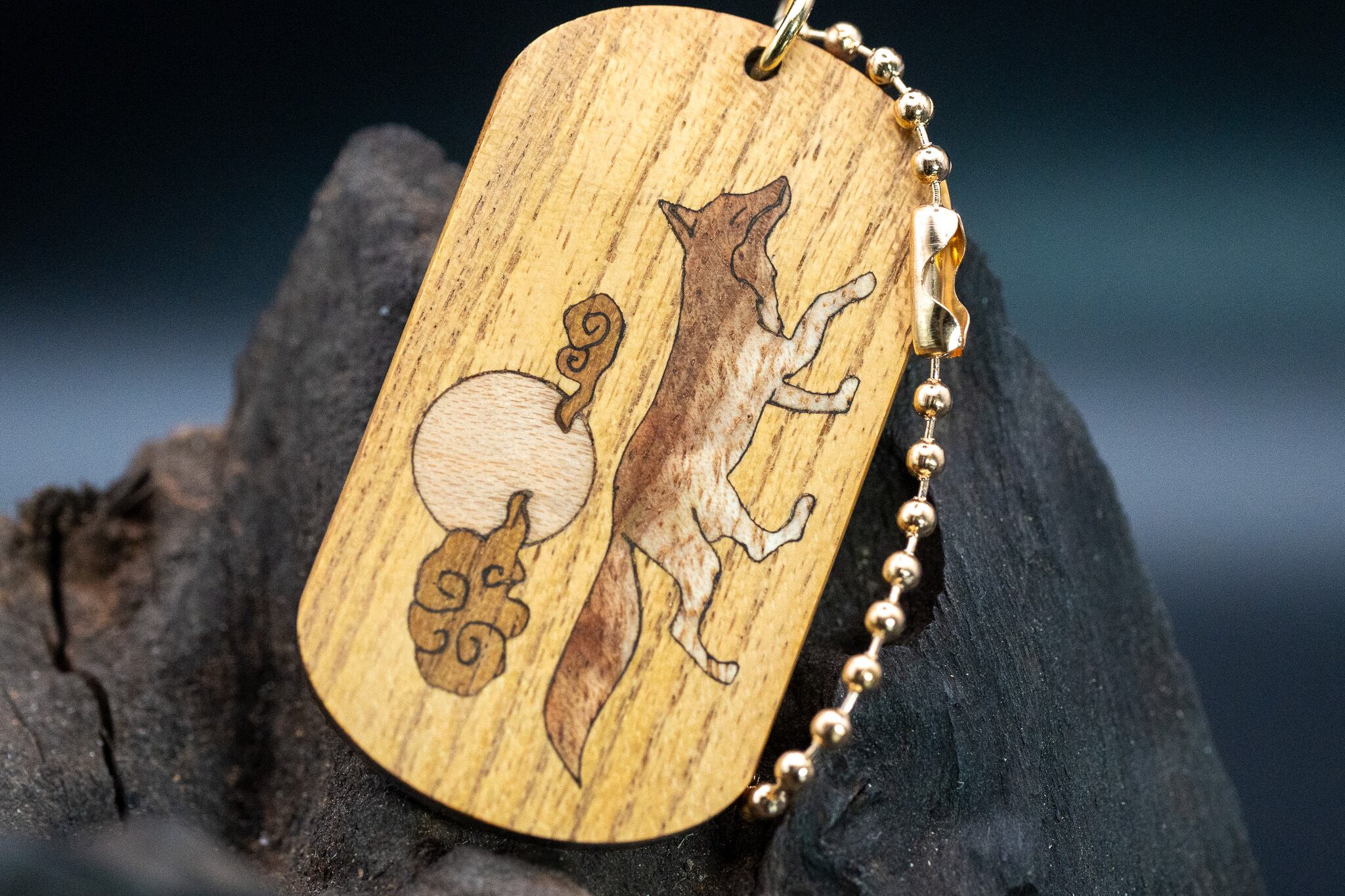 【黄金の木】 御蔵島 金桑 ドッグタグ 象嵌 十五夜きつね