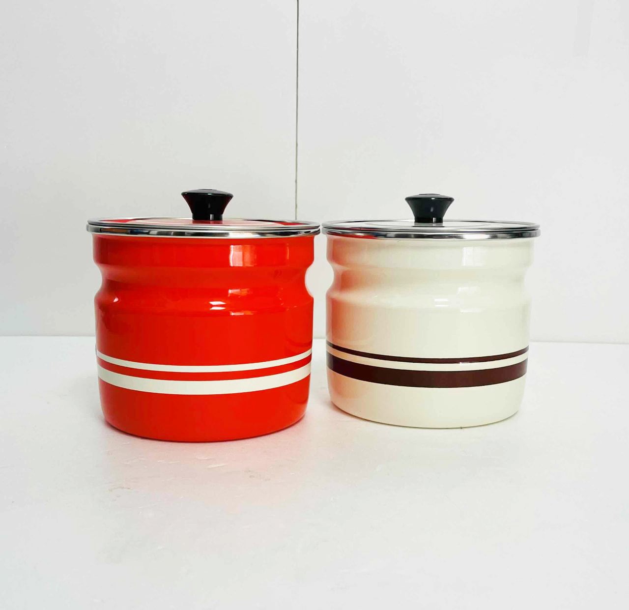 エナメル ホーロー 赤いライン キャニスターセット レトロ フランス ブロカント 蚤の市 ヴィンテージ　カントリー　アンティーク 70\u0027s ホーローキャニスター 2点 レトロモダン ヴィンテージ