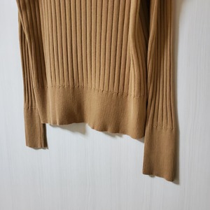 【USED】春ニット　ベージュ　Vネック　袖長め　スリット