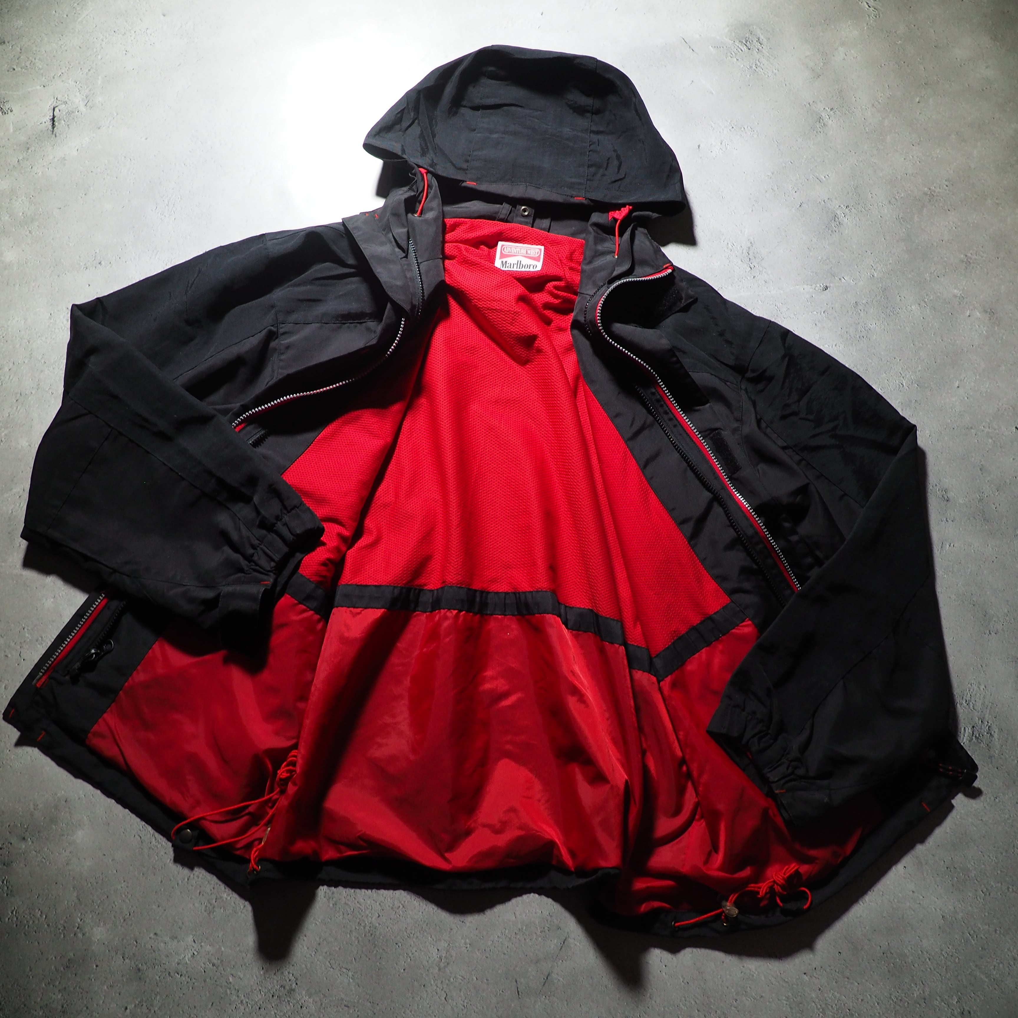 1990s ” Marlboro ” Black nylon technical vintage loose mountain gear jacket