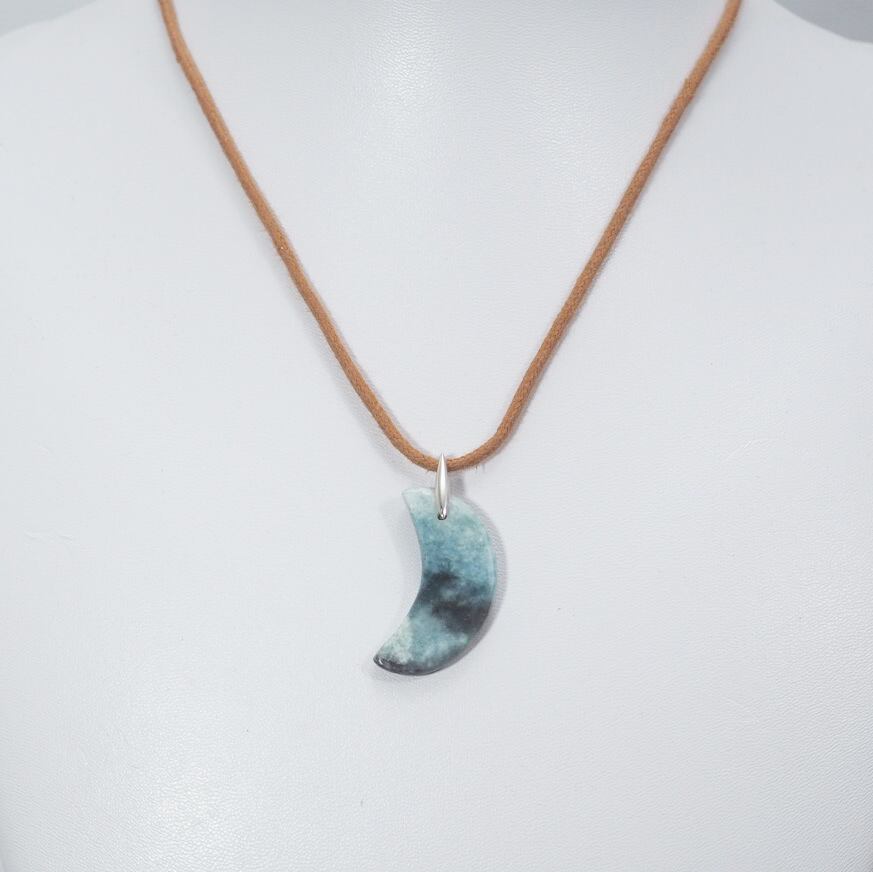 糸魚川翡翠 青翡翠 月形ペンダントトップ 4.3g Itoigawa blue Jadeite