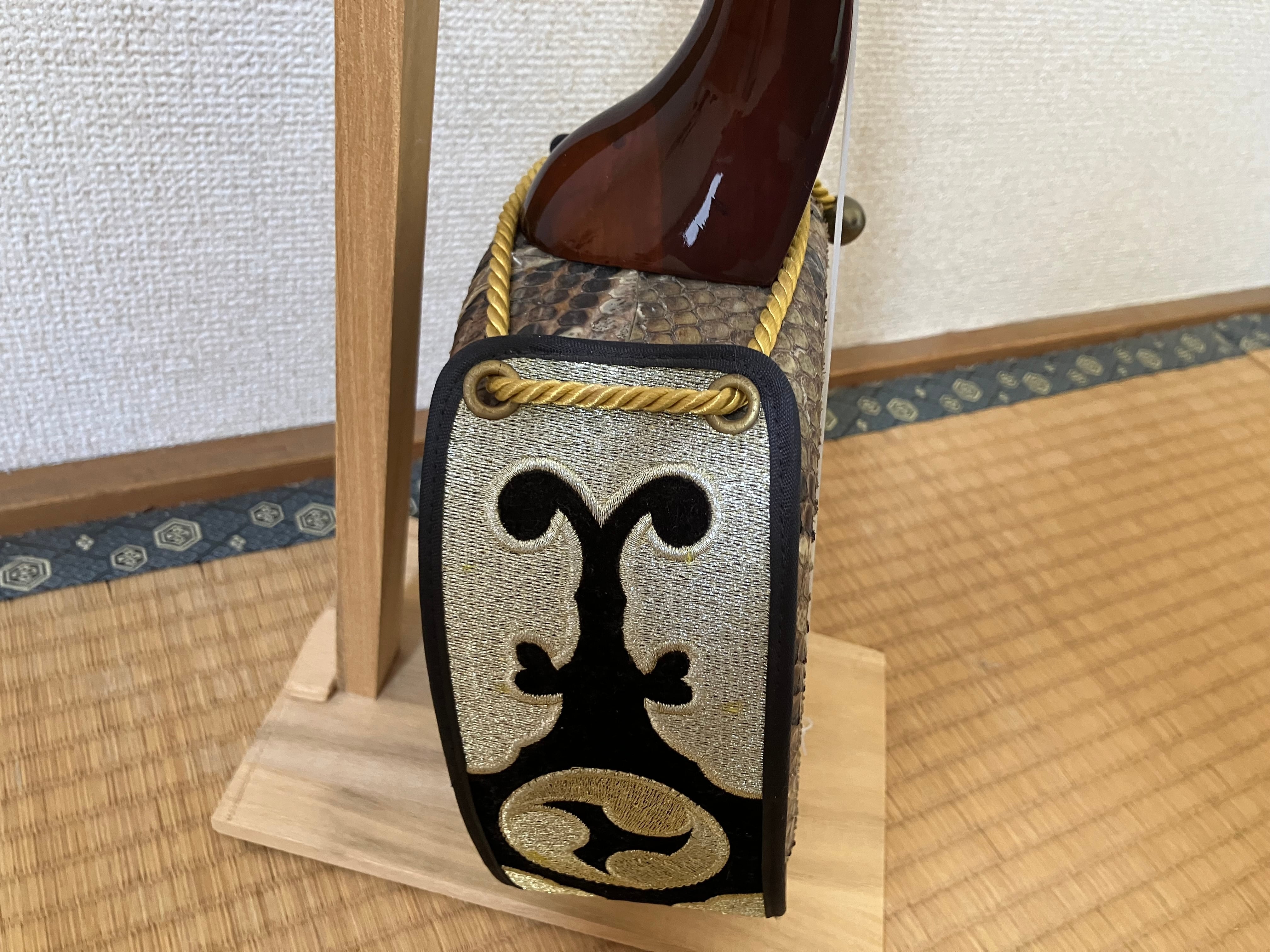 名工上原良光作 ヤンバルユシ木マカビ型 スンチ仕上げ | クオレ三線