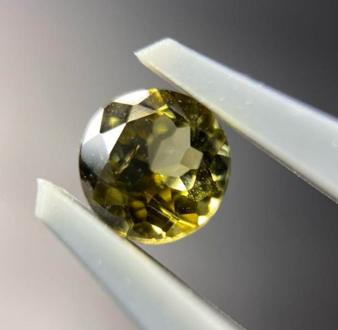 レインボームーンストーン1.315CT ルース天然宝石