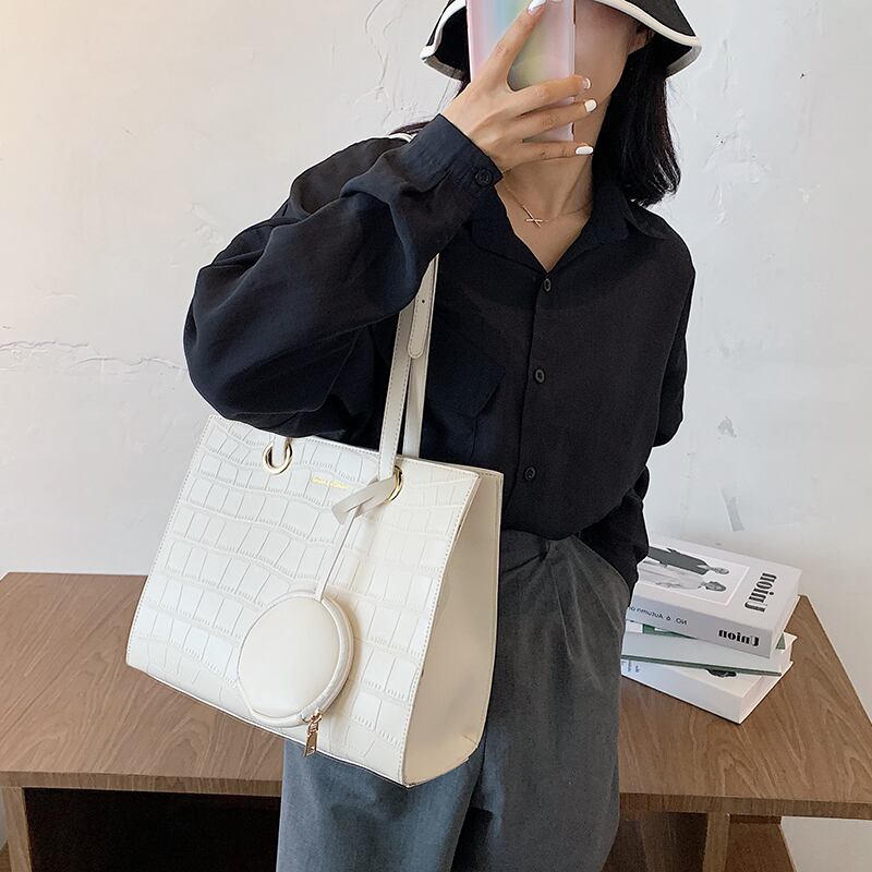 大容量バッグ、レディースバッグ、2020年に人気のワイルドショルダーバッグの流行のシンプルな携帯用トートバッグの新しいトレンディなバージョン Tiancai_Wing_Bag19532120903