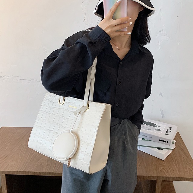 大容量バッグ、レディースバッグ、2020年に人気のワイルドショルダーバッグの流行のシンプルな携帯用トートバッグの新しいトレンディなバージョン Tiancai_Wing_Bag19532120903