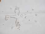 スカラップ　花籠刺繍　円形テーブルマット（薄シミあり） 画像13