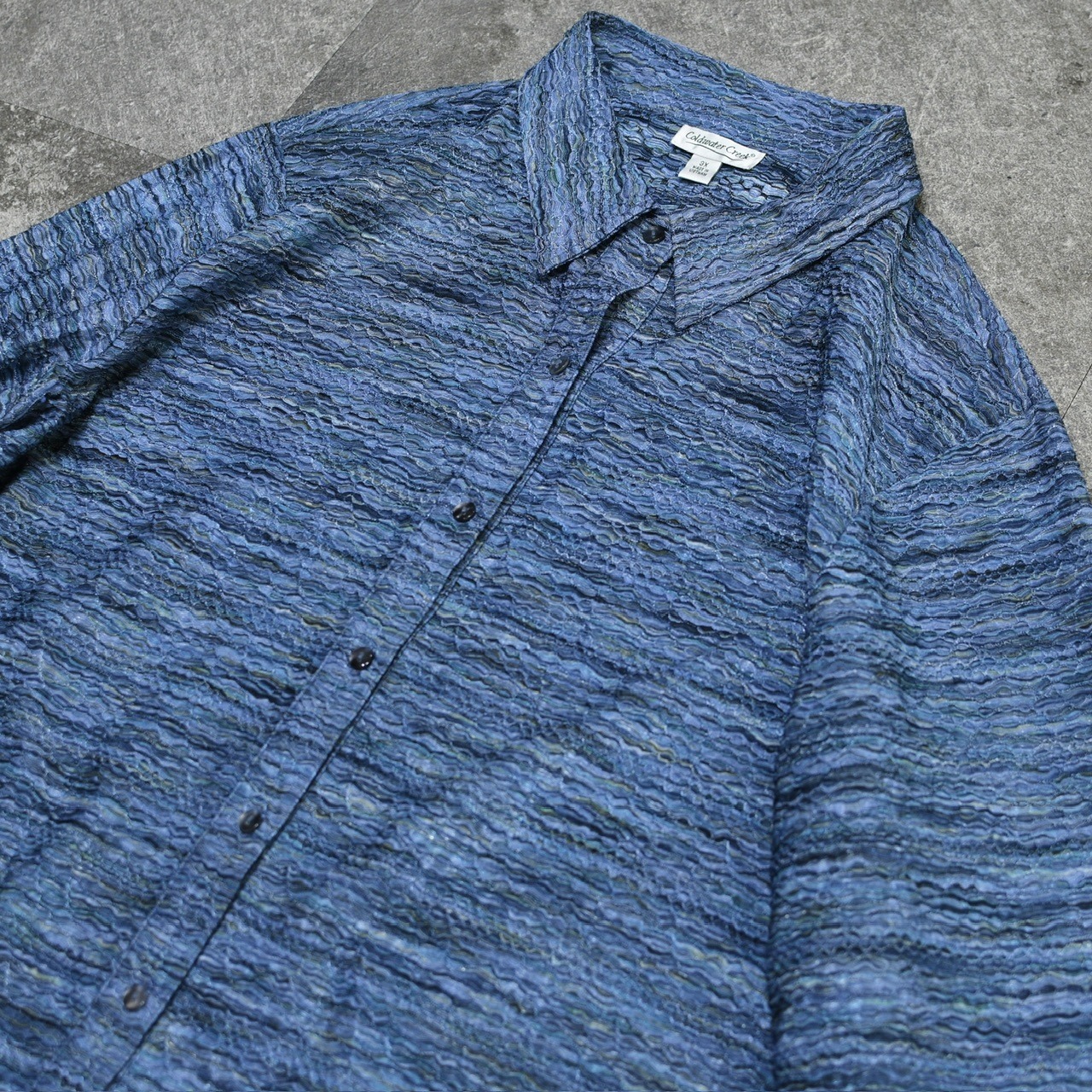 3D design wide silhouette shirt