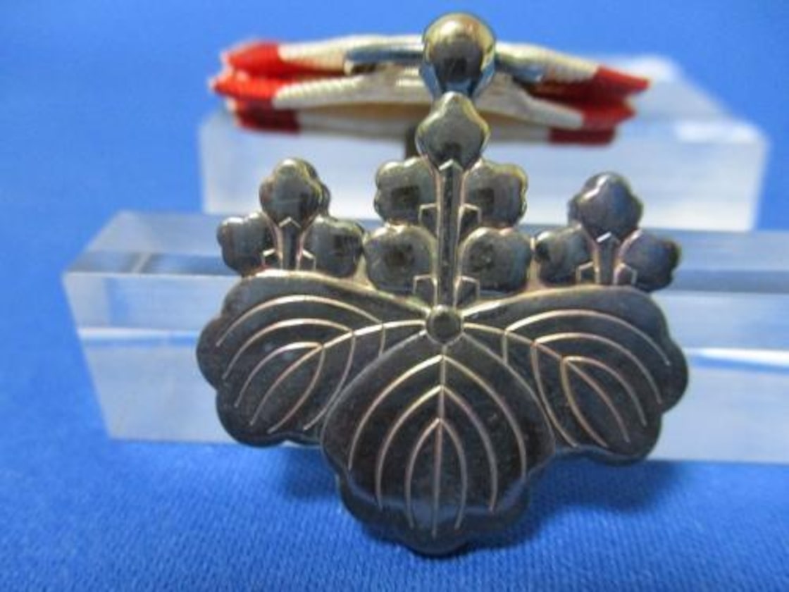 勲章 勲八等白色桐葉章☆1875年（明治8年）～／純銀製／漆塗箱付き／美 