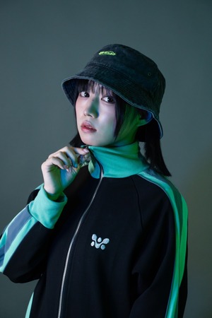 ∴ yuenii training suit β jacket / alien