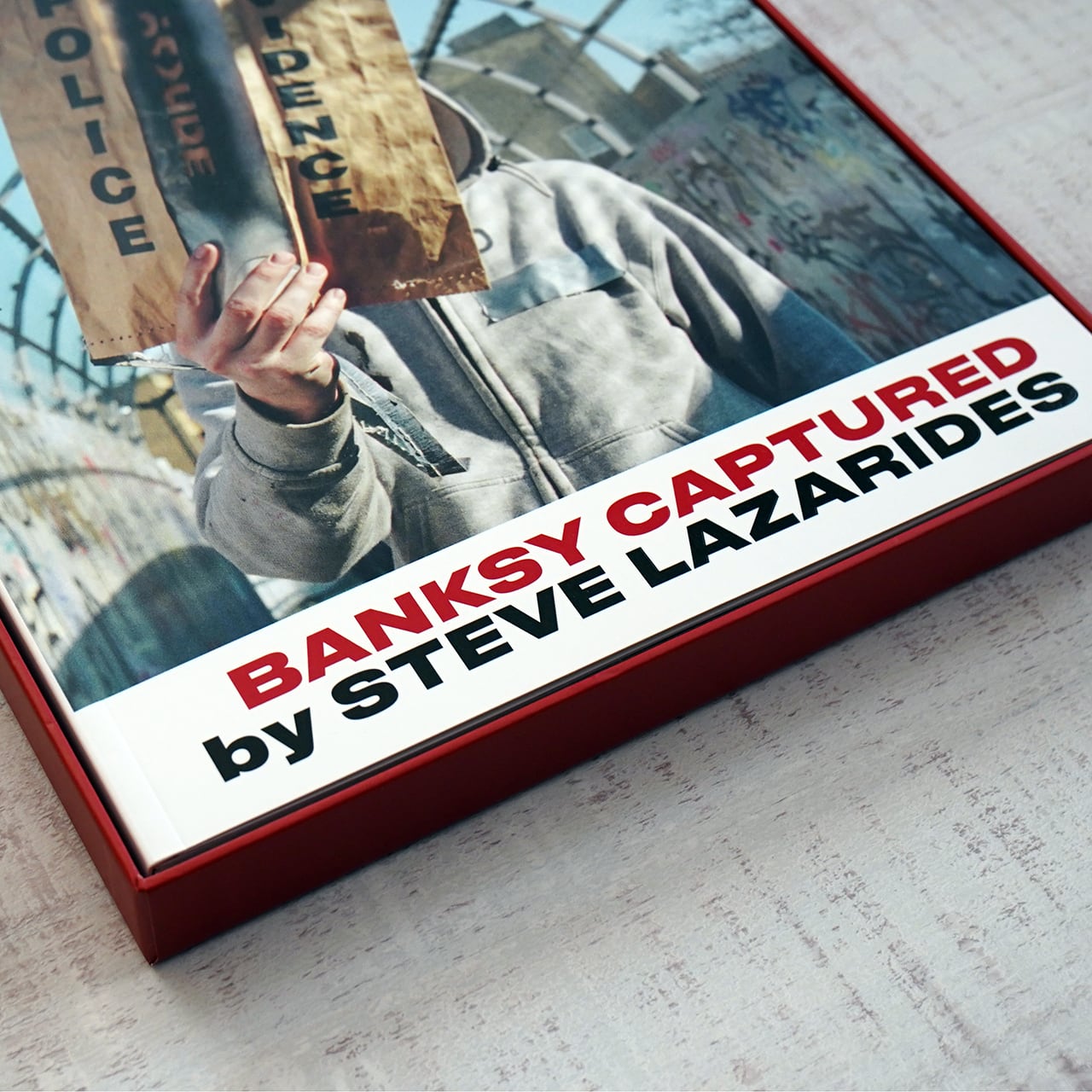 BANKSY CAPTURED by STEVE LAZARIDES 限定ケース付 | タイムカプセル BANKSY CAPTURED by STEVE LAZARIDES 限定ケース付 | タイムカプセル