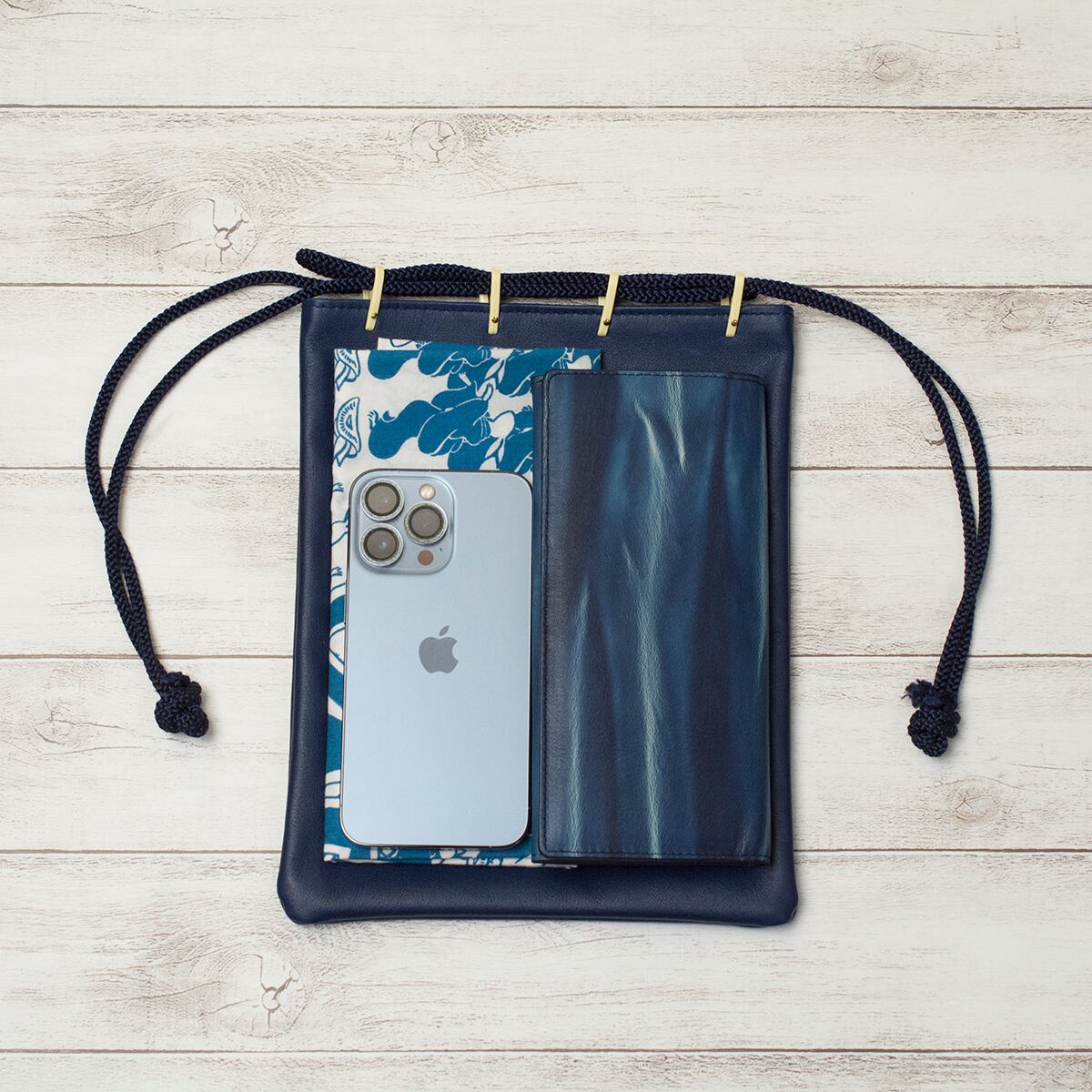 B112 本革 藍染め 絞り 信玄袋 | Kinuya Indigo