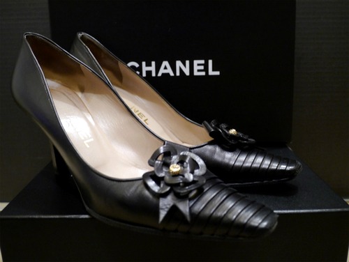 美品◆CHANEL シャネル カメリア コサージュデザイン ヒール パンプス 黒 37.5◆ お馴染みのカメリア型コサージュが可愛らしいレアモデル♪