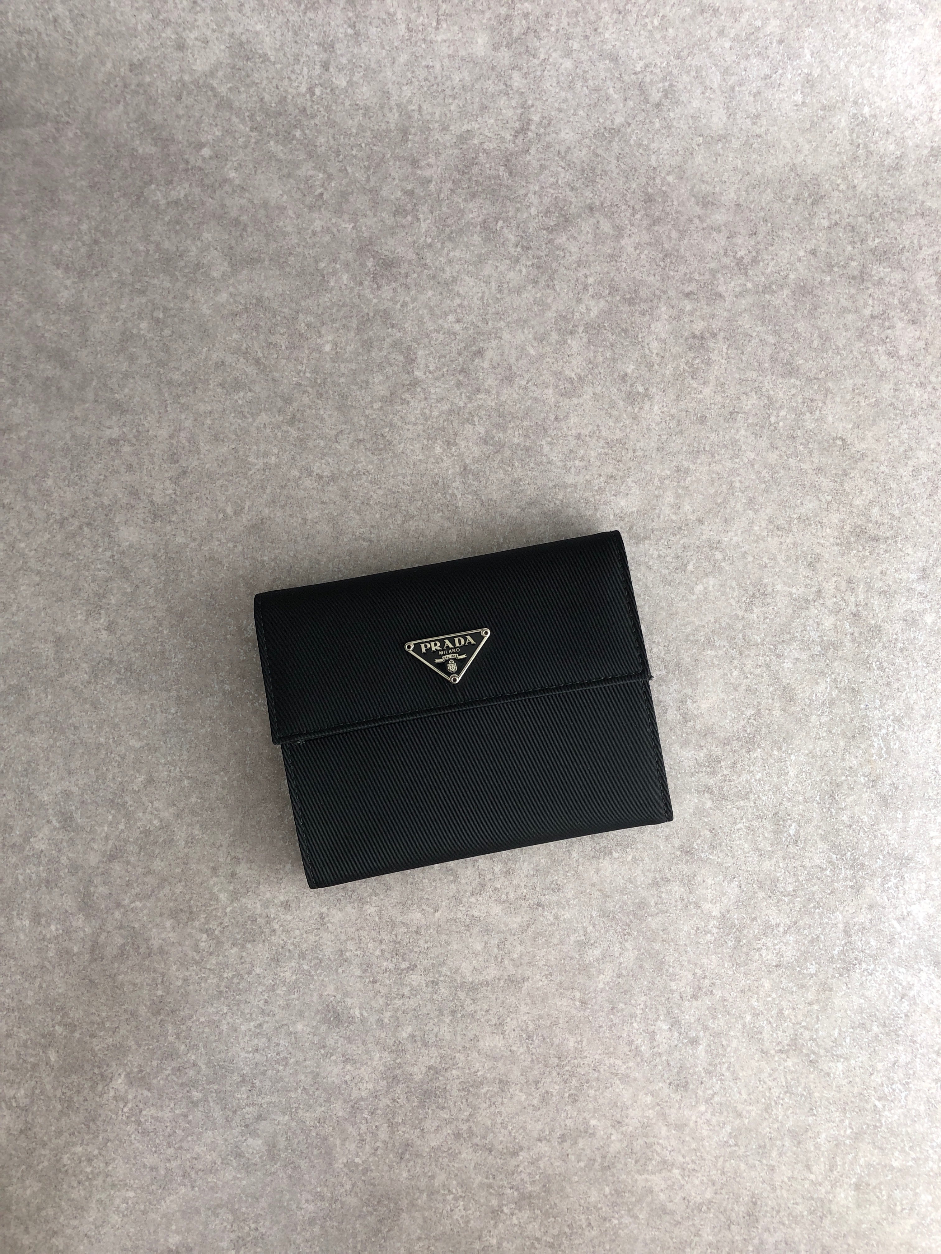 PRADA プラダ 財布 ブラック トライアングルロゴ ナイロン 3つ折り vintage ヴィンテージ オールド 8t6r3e