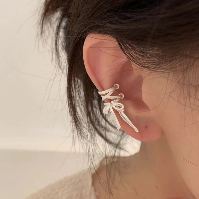 シルバーリボン耳クリップ｜バレエ風ピアス 추천