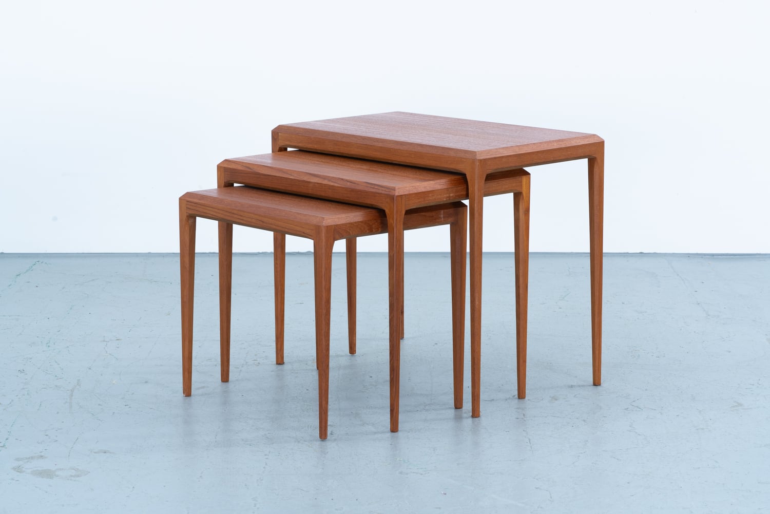 as it is】 Johannes Andersen | Nest Table | kaikki gallery | 北欧
