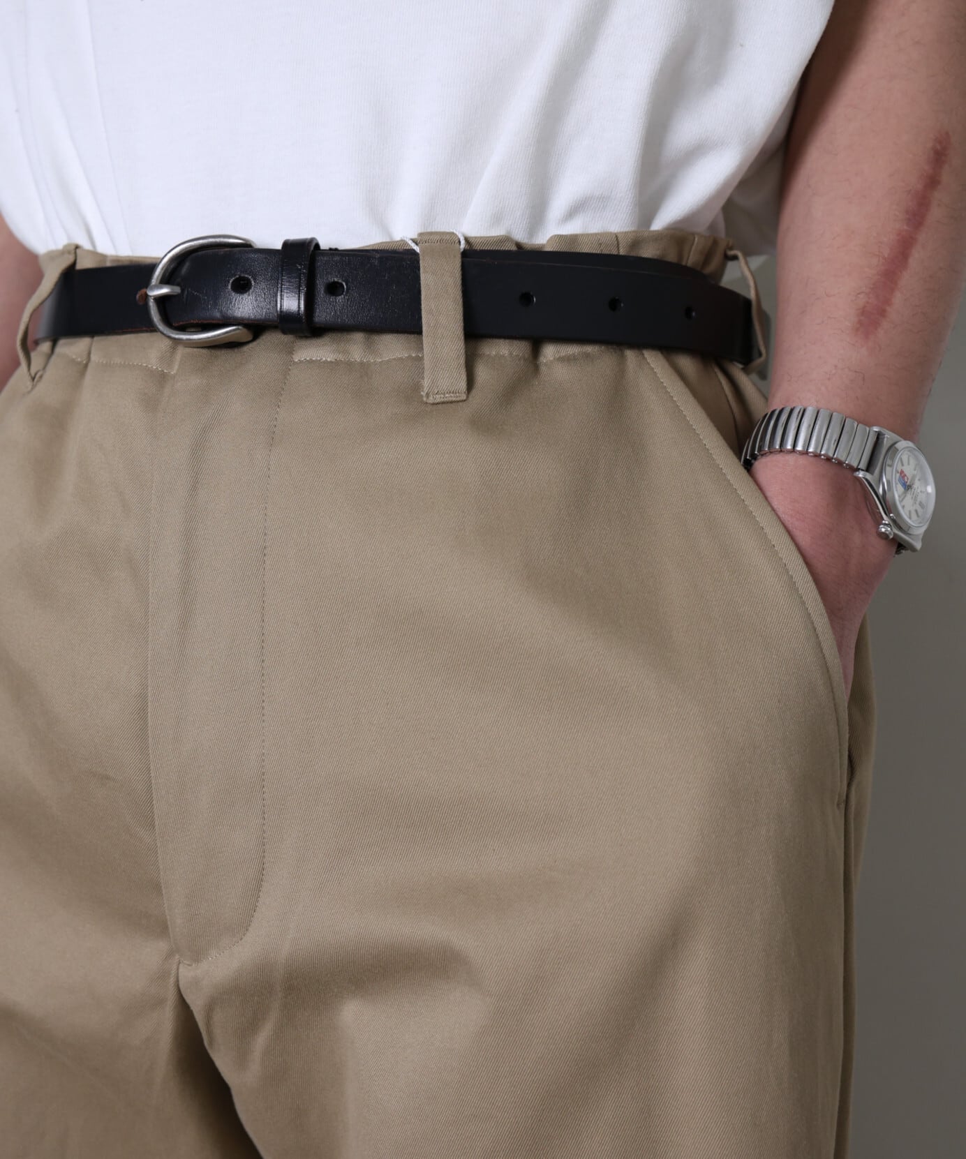 UNIVERSAL PRODUCTS. / 233-60506 NO TUCK WIDE CHINO TROUSERS (CAMEL