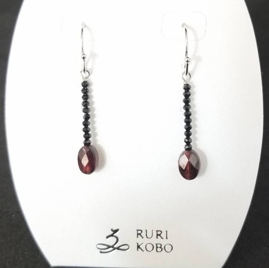 ダークガーネット・ピアス① ダークガーネット・ピアス①