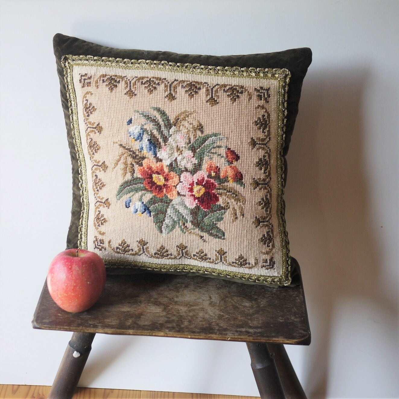ウール刺繍クッションカバー ニードルポイント ドイツヴィンテージ