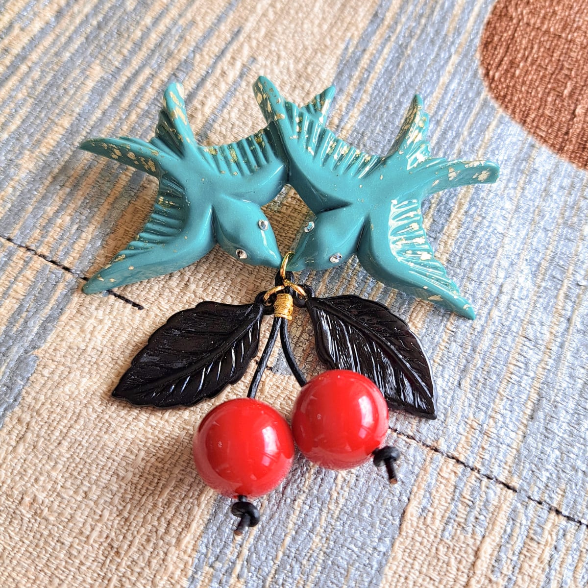 ✴Cherry & Swallow ツバメブローチ✴｜さくらんぼとツバメのブローチ