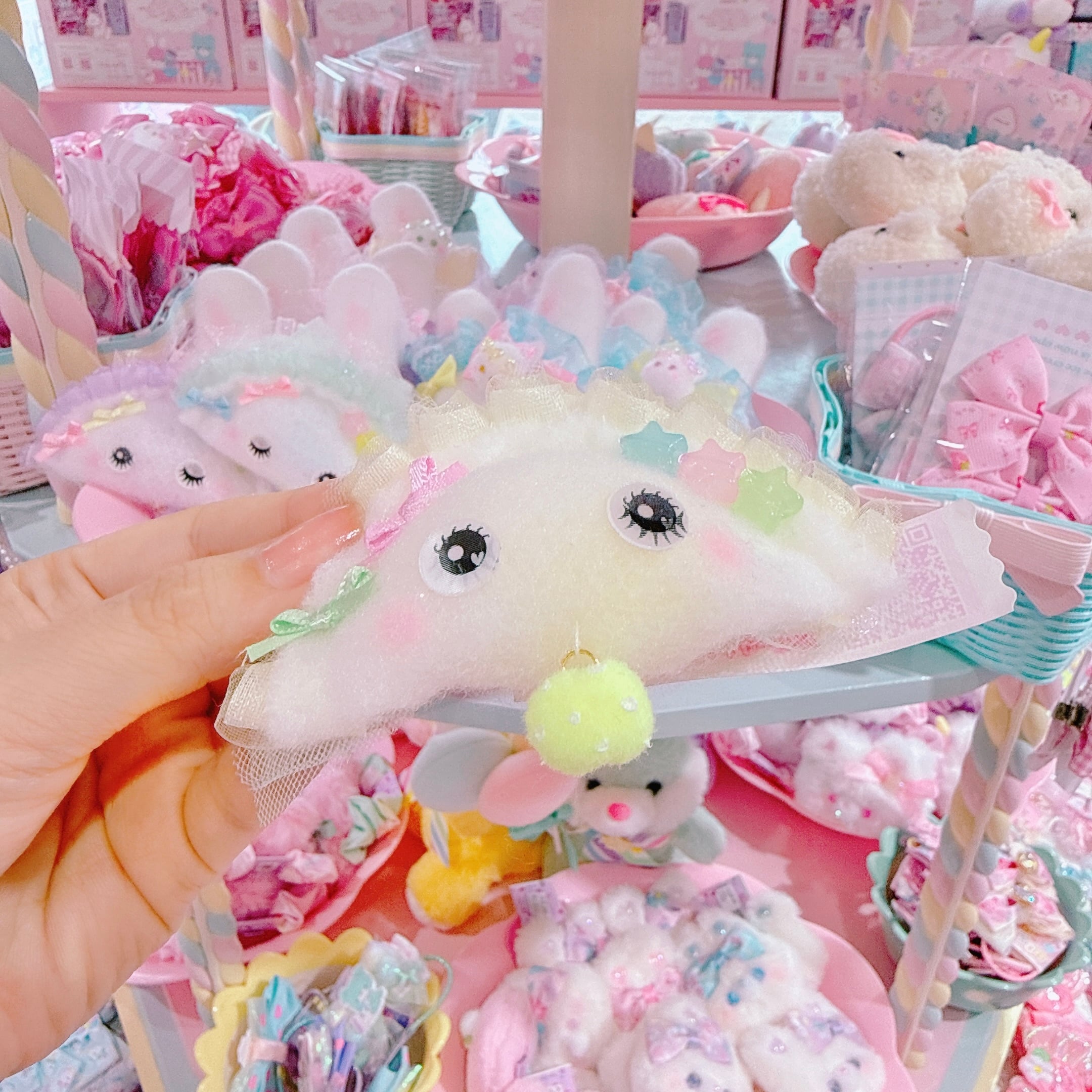 【M4】69-14ウインクするよ♪メルヘン餃子ヘアクリップ