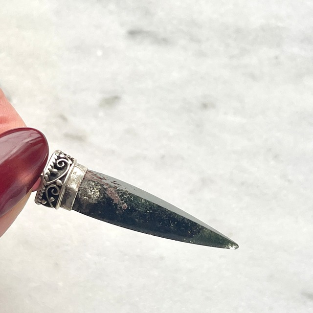 【超美石】ガネッシュヒマール産　ガーデンクォーツ　ポイント　ペンダント（チェーンつき）1229