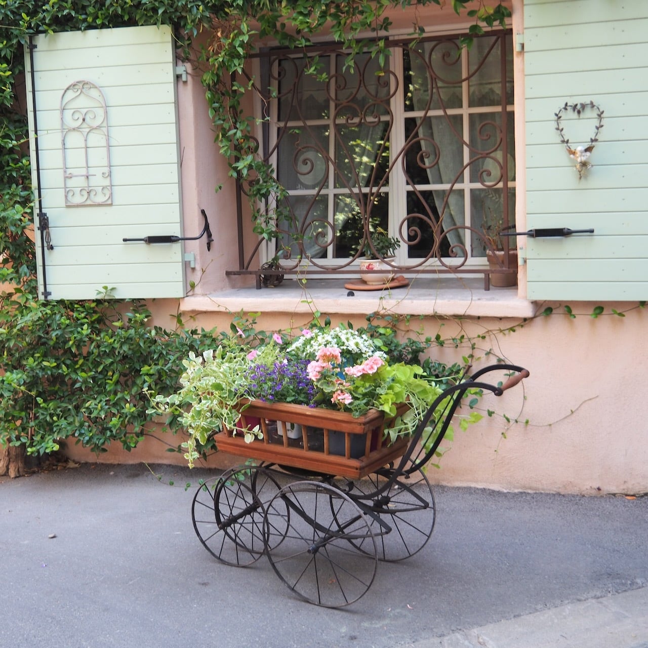 ナポレオン3世様式のアンティークガーデンカート(元・乳母車/1880〜1900年代)