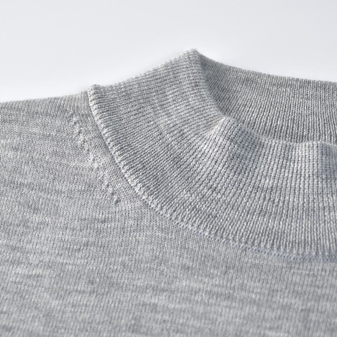 mooncastle ムーンキャッスル ウールモックネックセーター・ライトグレイ 色違いやリピートでご購入いただいています!