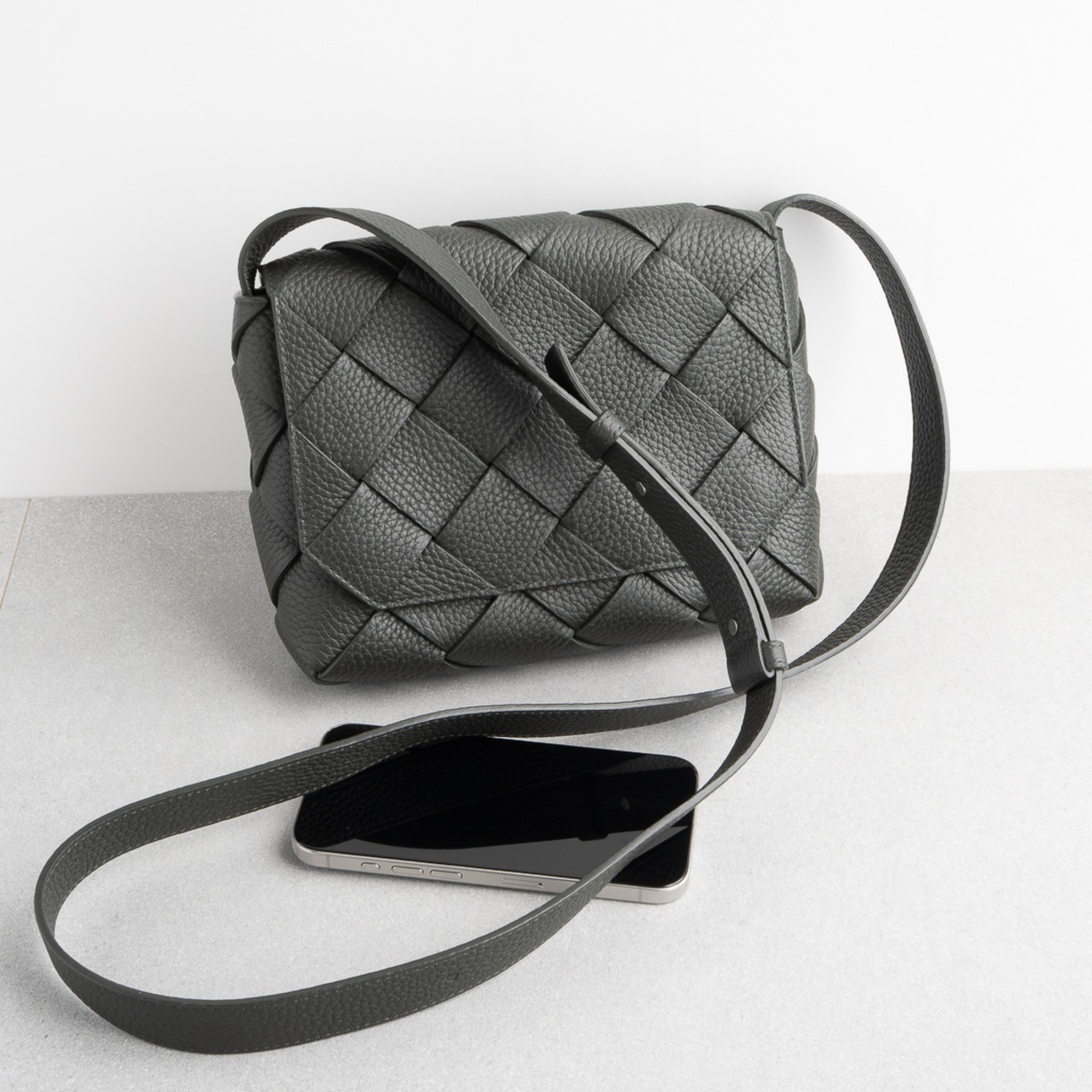 ボッテガヴェネタ ディアゴ スモール ショルダーバッグ カーキ グリーン レザー