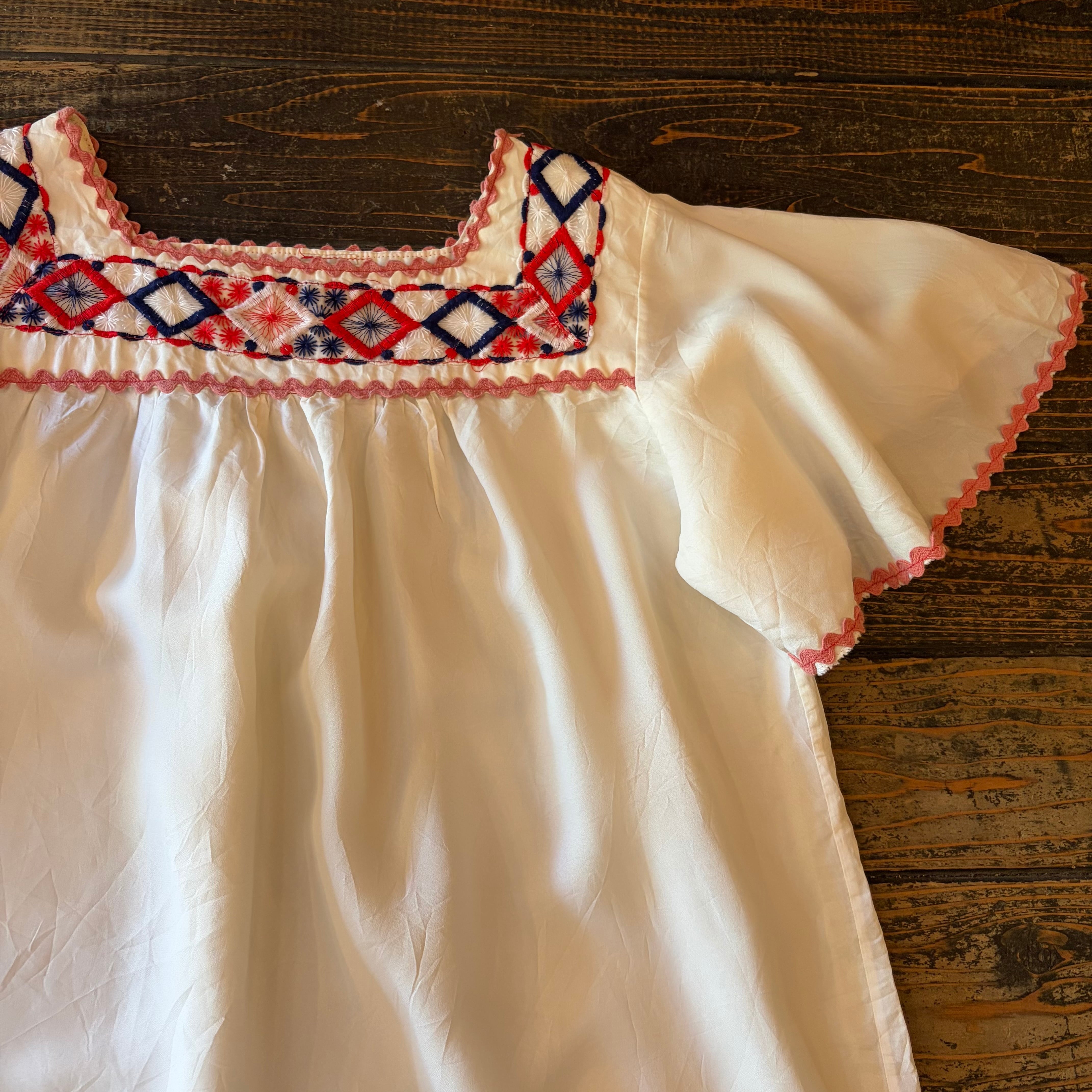 Euro Embroidery Blouse | CIRCUS VINTAGE