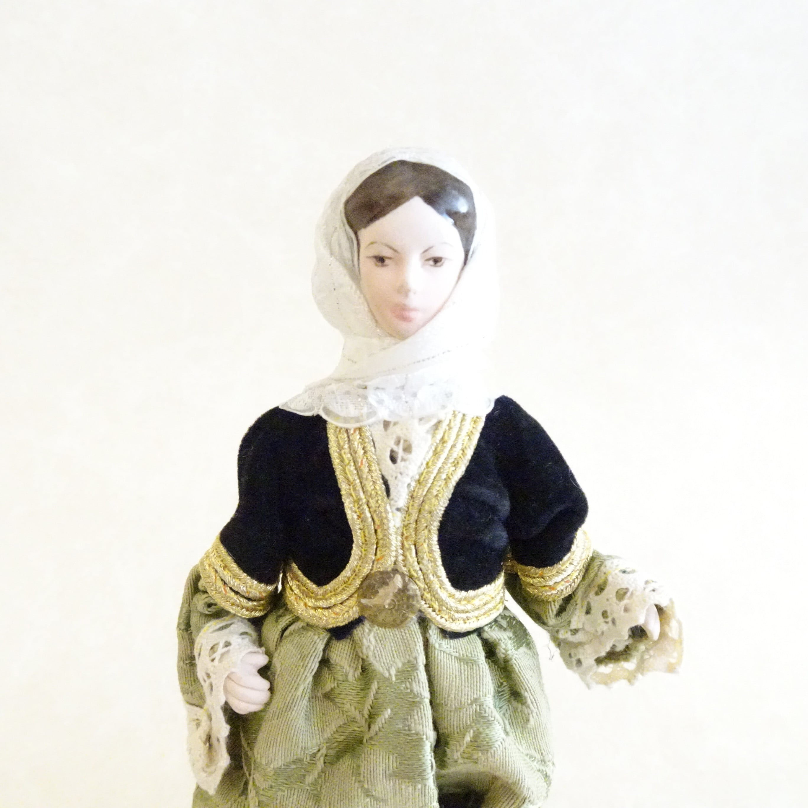 ギリシャ 民族衣装のビスクドール | 純喫茶家具の村田商會