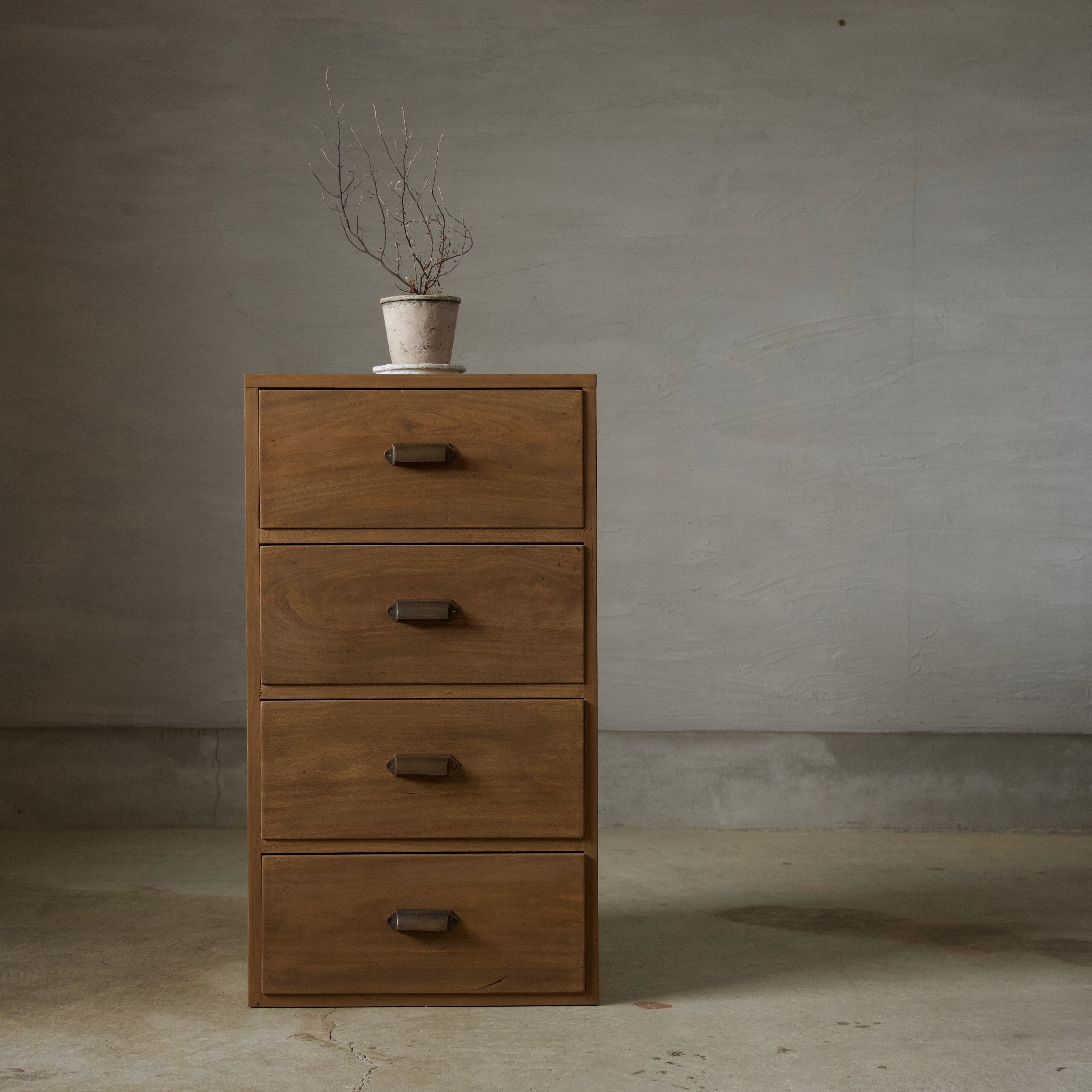 4杯の引き出しチェスト