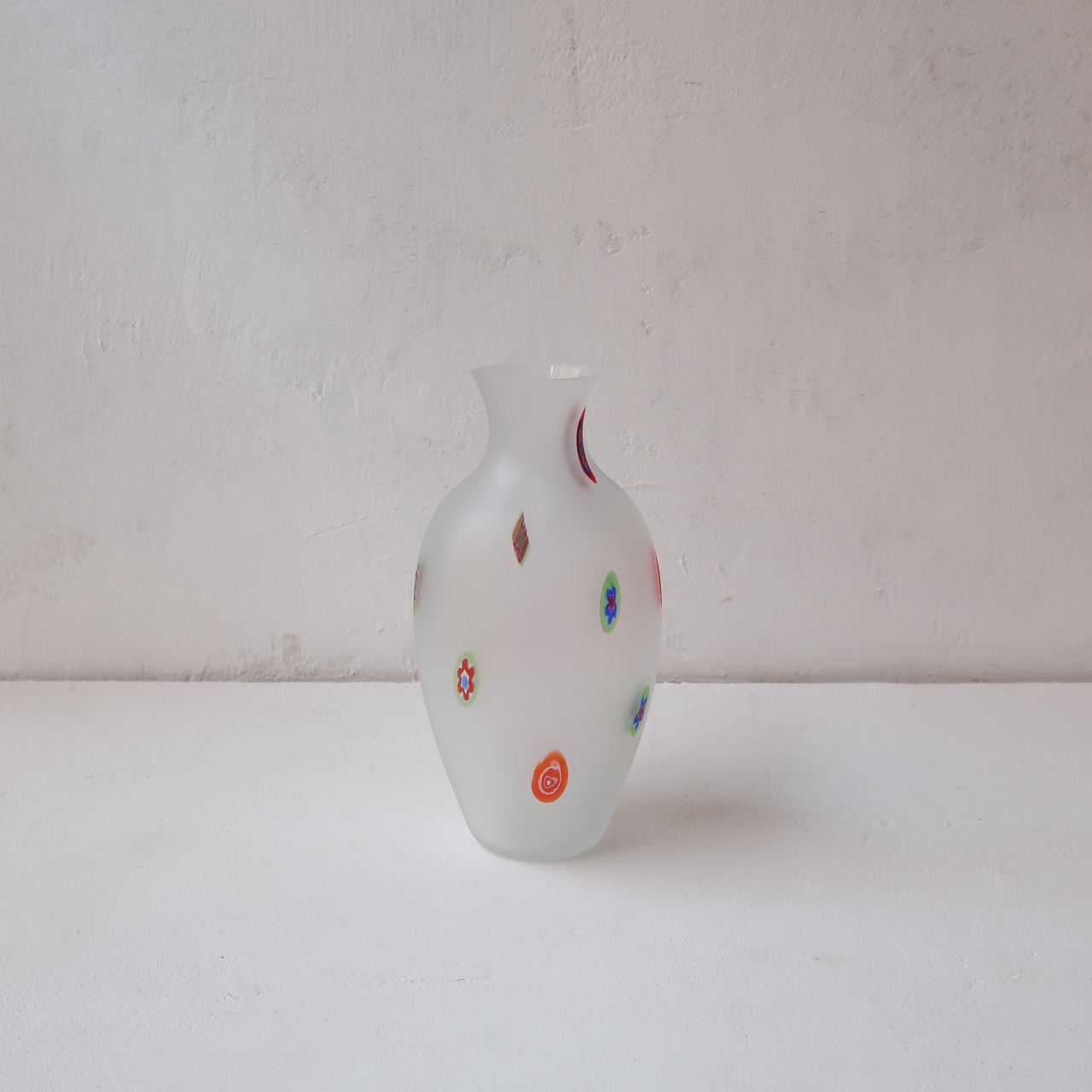 ガラスビーズのような花瓶