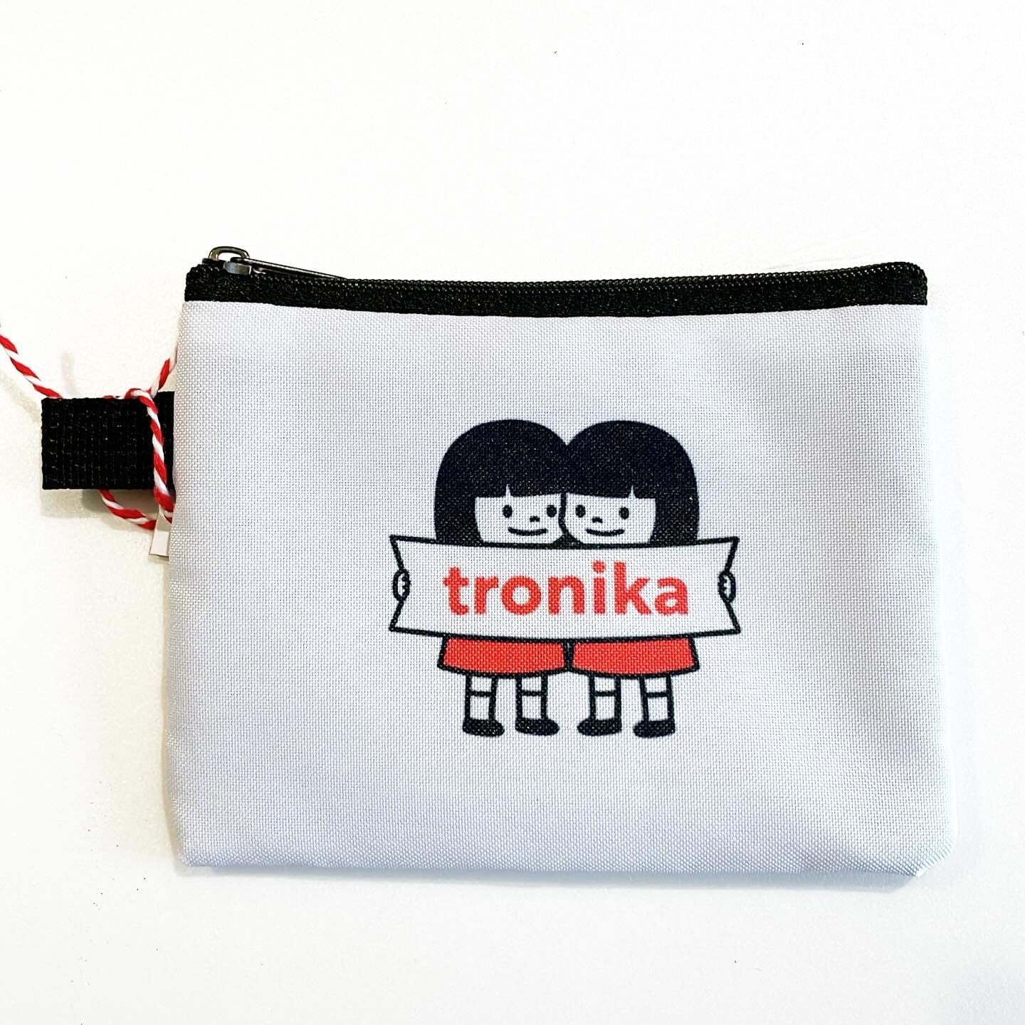 コインケース「トロニカ　双子　イラスト　2人でロゴを持つ」小銭入れ　ミニポーチ - 画像1