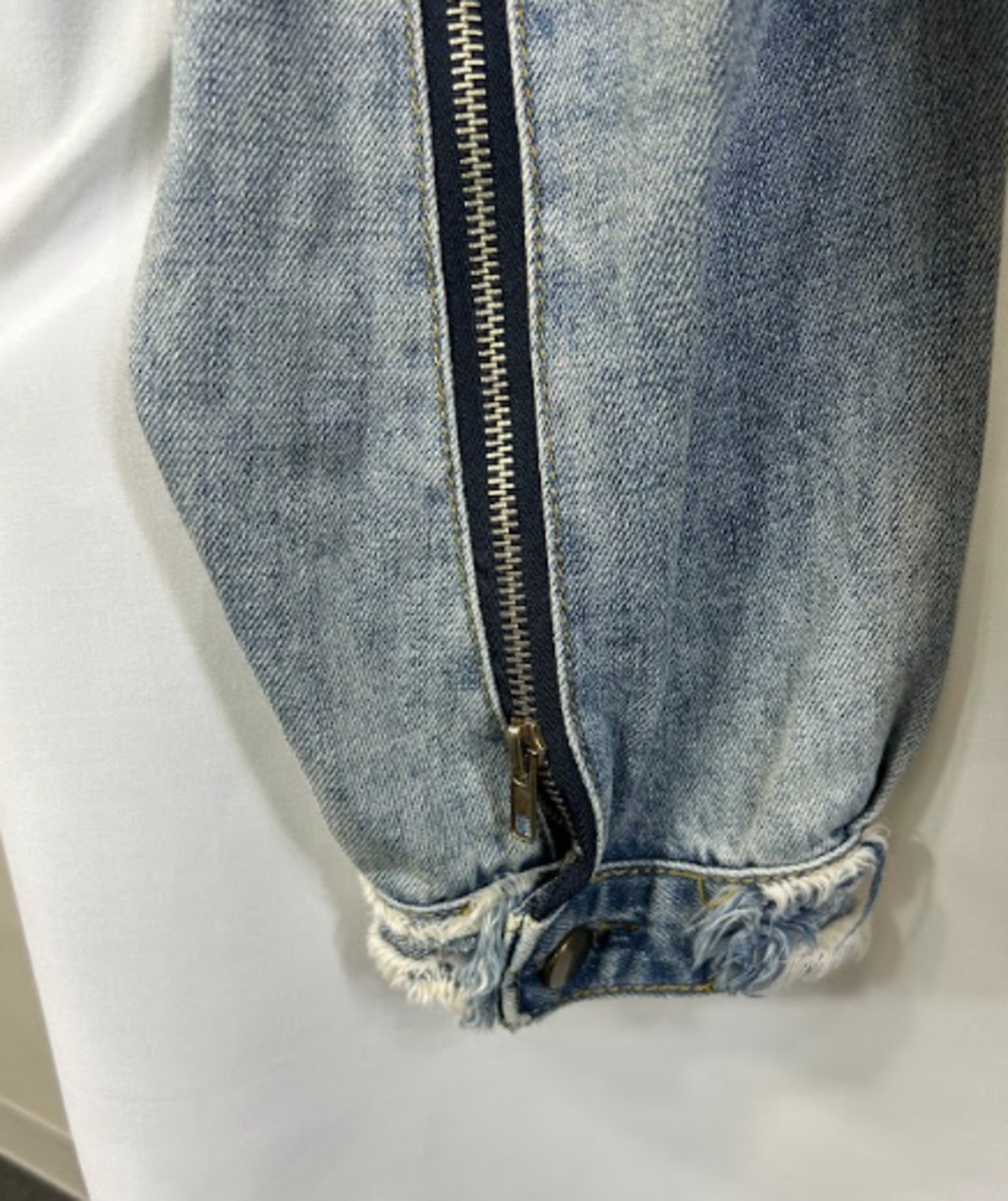 ダメージデニムジャケット 243011