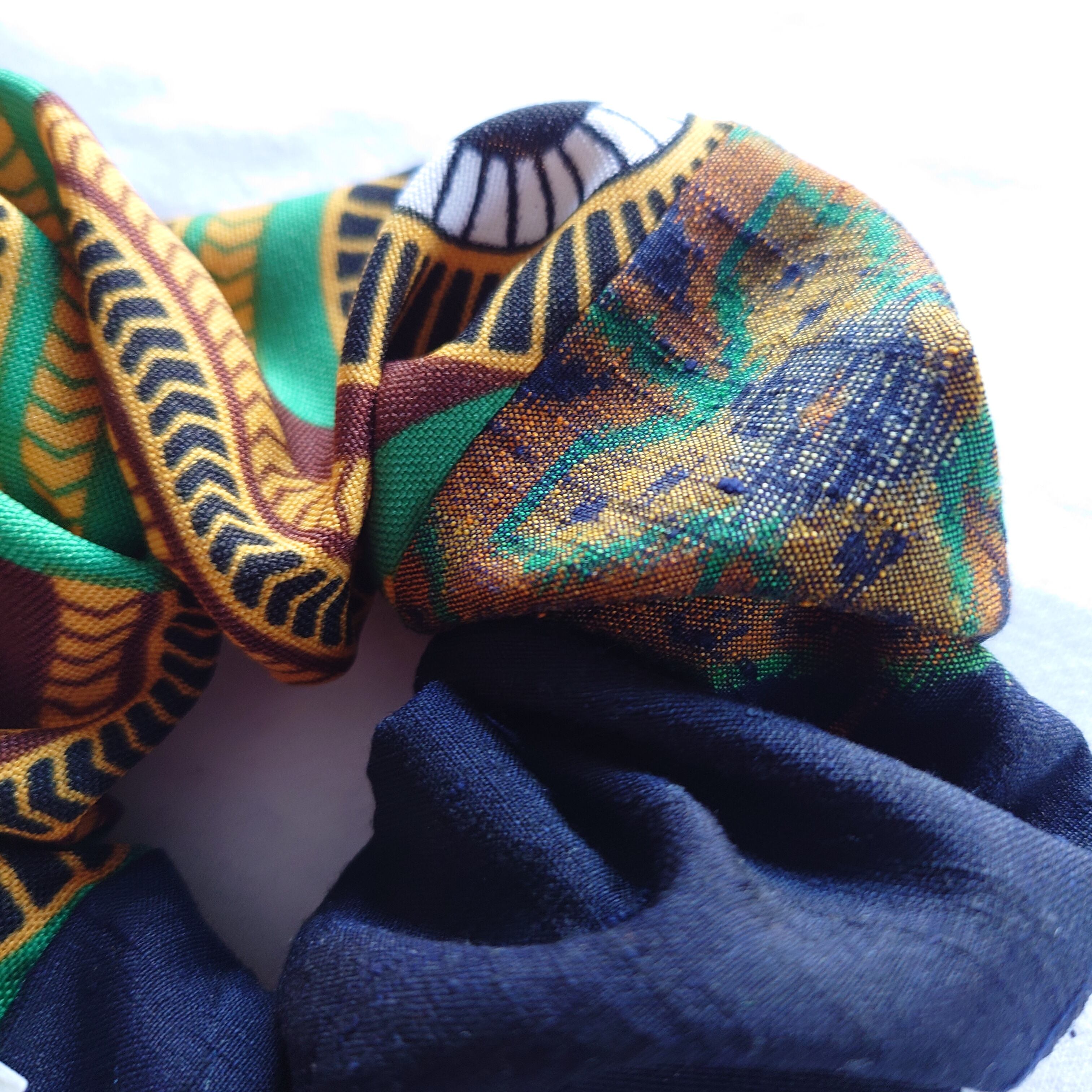 ビッグ バイカラーシュシュ Big Scrunchie フィリピン生地 グリーン×ネイビー 着物リメイク kimono