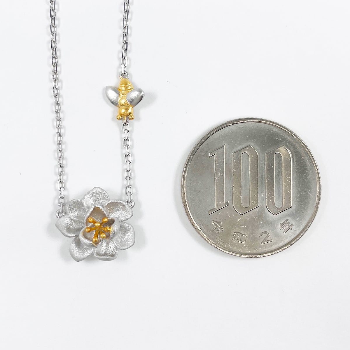 K18WG K18 フラワー ミツバチ モチーフ ネックレス | JEWELRY LAND 