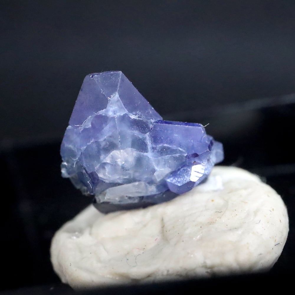 ベニトアイト ベニト石 ケース入り 結晶 0,3g BN176 鉱物 標本 天然石