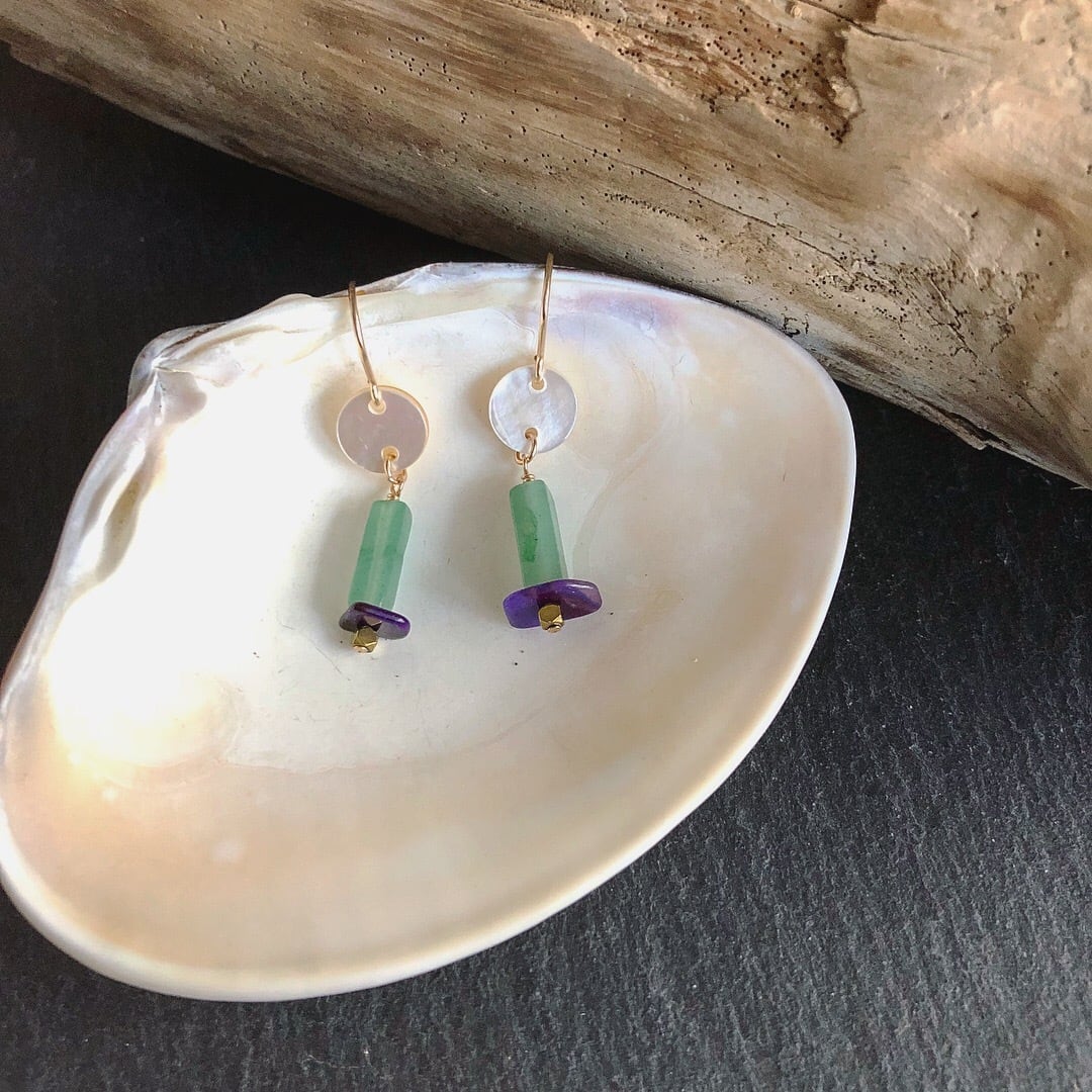 マザーオブパール×スギライト×グリーンアベンチュリンのピアス